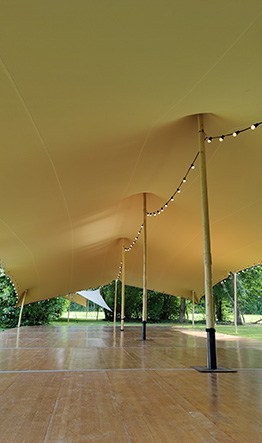 Tente Stretch 200m² avec plancher bois