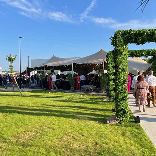 Tente Stretch installée par Cozy Events pour l'inauguration de l'usine APPI